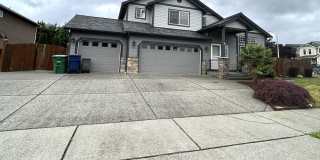 Spacious 4 bedroom 2.5 bath in Arlington with RV Parking Gallery 1