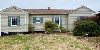 Spacious 3BR Home Minutes from Downtown Johnson City | W/D Included | Garden Beds Gallery 1