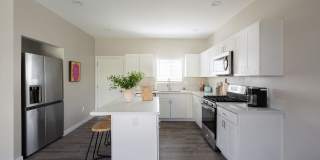 Spacious turfed yard! Gallery 1