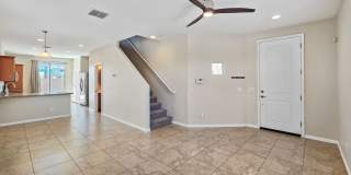 Clean and Comfortable 3 bed 2 bath with loft! Gallery 5