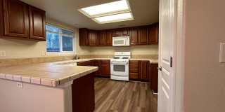 Well maintained home in desirable neighborhood! Gallery 8