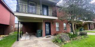 2-Bed, 2.5-Bath Townhouse Near McNeese State University Gallery 1