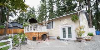 3 Bed 2 Bath Graham Home w/ Beautiful Kitchen Remodel! Gallery 1