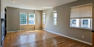 Spacious 2700+ sq.ft House in Logan Park neighborhood Gallery 13