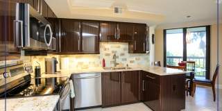 **PARK SHORE BEAUTY WALK TO VENETIAN VILLAGE ** ESPLANADE** NICE AMENITIES ** 2 BEDROOM CONDO ON THE BEACH ** Gallery 11