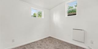 Highlands 3BR Rental – In-Unit Laundry, Storage & Outdoor Space Gallery 16