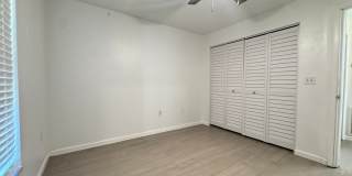 Annual unfurnished nicely renovated 2/2 villa near the Ringling Museum Gallery 18
