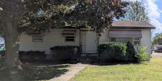 1692 Roberts, 3 bedroom house with basement and garage 1692 Roberts, 3 bedroom house with basement and garage Gallery 1