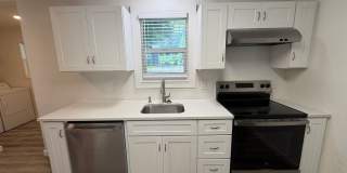 Cute 3 Bedroom, 1 Bathroom House on Sunset Hill! Gallery 7