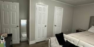 4 Bedroom, 2 bathroom home near Caterpillar Gallery 15