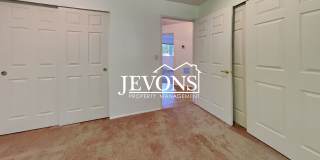 Condo with Swimming Pool and Private Enclosed 1-Car Garage in Klahanie Neighborhood Gallery 16