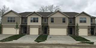 Newer 3 Bed Townhome in Grain Valley Gallery 1