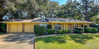 Well Kept 3 Bedroom 2 Bath House Available for Rent in Scenic Heights! Well Kept 3 Bedroom 2 Bath House Available for Rent in Scenic Heights! Gallery 1