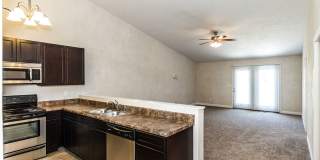 2 Bedroom, 2 Bathroom duplex with garage Gallery 3