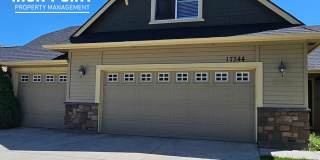 3bed/2bath w/3 car garage, upstairs bonus room, vaulted ceilings, & fenced yard. Gallery 3