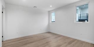 5 Bedroom / 4 bathroom Fully Detached Townhouse in Echo Park with Private Garage Gallery 8