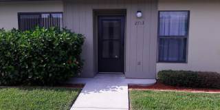 Short term, turnkey furnished, 2 bedroom, 2 bathroom condo in convenient Bradenton location. Gallery 1