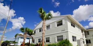 LARGE NEWLY RENOVATED 2 BEDROOM APARTMENTS Gallery 1