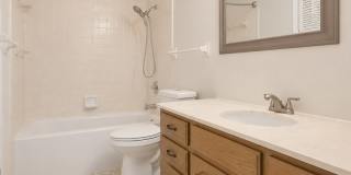 Huge Renovated 3 Bedroom house in hikespoint! Gallery 5