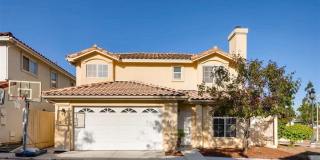 Cozy 3 bedroom/2.5 bathroom for rent in beautiful community in Chula Vista! Gallery 1