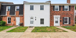 Updated 2BR Townhome Minutes from Central Park & Mary Washington Hospital! Gallery 1