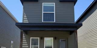 Clean like-new home for rent near the UofA Gallery 1