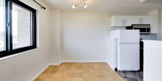 Amazing Location - 1Bed/1Bath Condo - Assigned Parking Gallery 5
