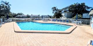Seasonal/short term 2/2 vacation condo close to Anna Maria Gallery 32
