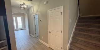Spacious 5-Bedroom Riverview Home Gallery 49