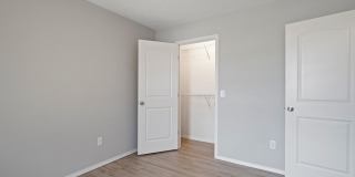 Republic Duplex for rent- with fence! Gallery 4