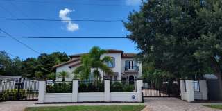 Seasonal stunning 5/5 pool home west of trail near Siesta Key! Seasonal stunning 5/5 pool home west of trail near Siesta Key! Gallery 1