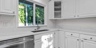 Cozy 4 bed house in Bothell Gallery 13
