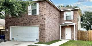 Spacious San Antonio Home with Comfortable Living Areas & Great Location Gallery 1