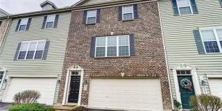 AVAILABLE NOW! Luxurious and Modern 3-4 Bedroom / 3.5 Bath Townhome in the Twin Lakes Community! Gallery 1