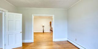 Newly Remodeled Spacious 3 Bedroom Apartment Gallery 7