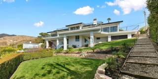 4 Bed, 5 bath home with stunning ocean views located in Malibu hills Gallery 44