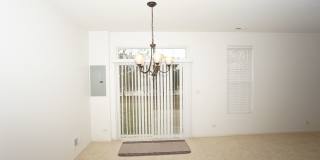 Spacious and fabulous 3 bedroom/2.1 bath townhouse with two car attached garage Gallery 8