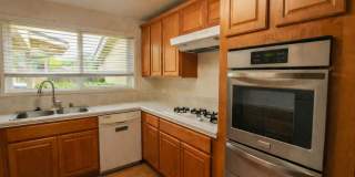 4-Bedroom House with Fenced Backyard **Fresh Paint and New Flooring Gallery 8