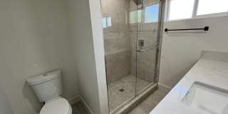 Brand New Remodel (2026)!! 5 Bedroom 2 Bathroom Home Near Campus Gallery 2