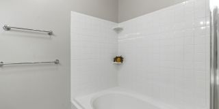 Charming 3BD/2BA in Island Creek Gallery 24