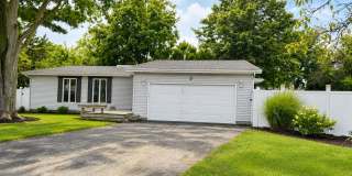 Beautiful, spacious 3 bedroom home in Savoy! Gallery 1