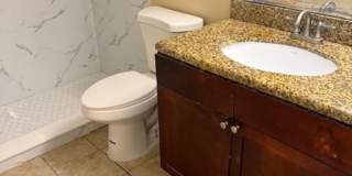 Large one bedroom condominium Gallery 2