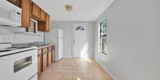 Duplex for Rent in the Heart of SA! Gallery 8
