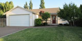 Spacious 3 Bedroom with Office - Fenced Lawn with Lawn Care Provided! Gallery 1