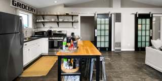 Portland Loft: Fully Furnished Loft Living with views of the golf course $300 Utility Fee Gallery 10