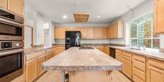 Beautiful 3BR Home in Forbes Lake – North Rose Hill, Kirkland Gallery 9