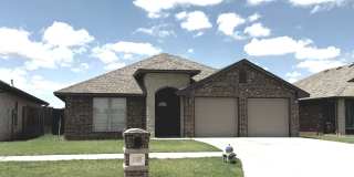 Like New!  3 bedroom 2 bath 2 car garage! Gallery 1