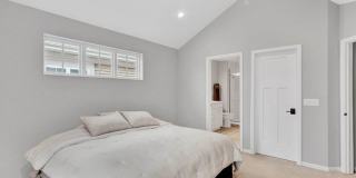 809 Lee Street Gallery 12