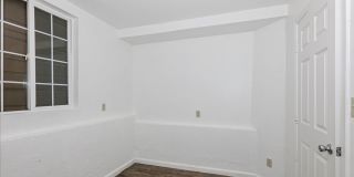 West Oakland 3 Bedroom Flat! Gallery 16
