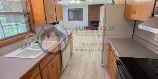 3BR Single-Level Home in NE Salem | Tons of Storage! Gallery 4
